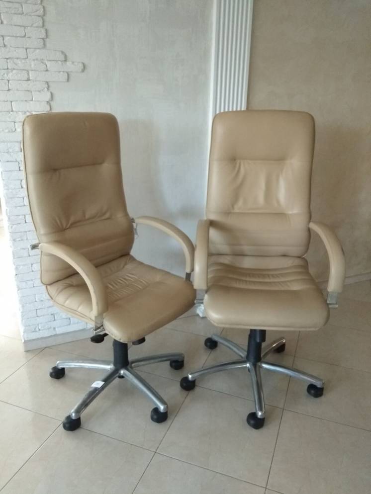 Кресла директоров комплект, пара офісних шкіряних крісел начальника, ш