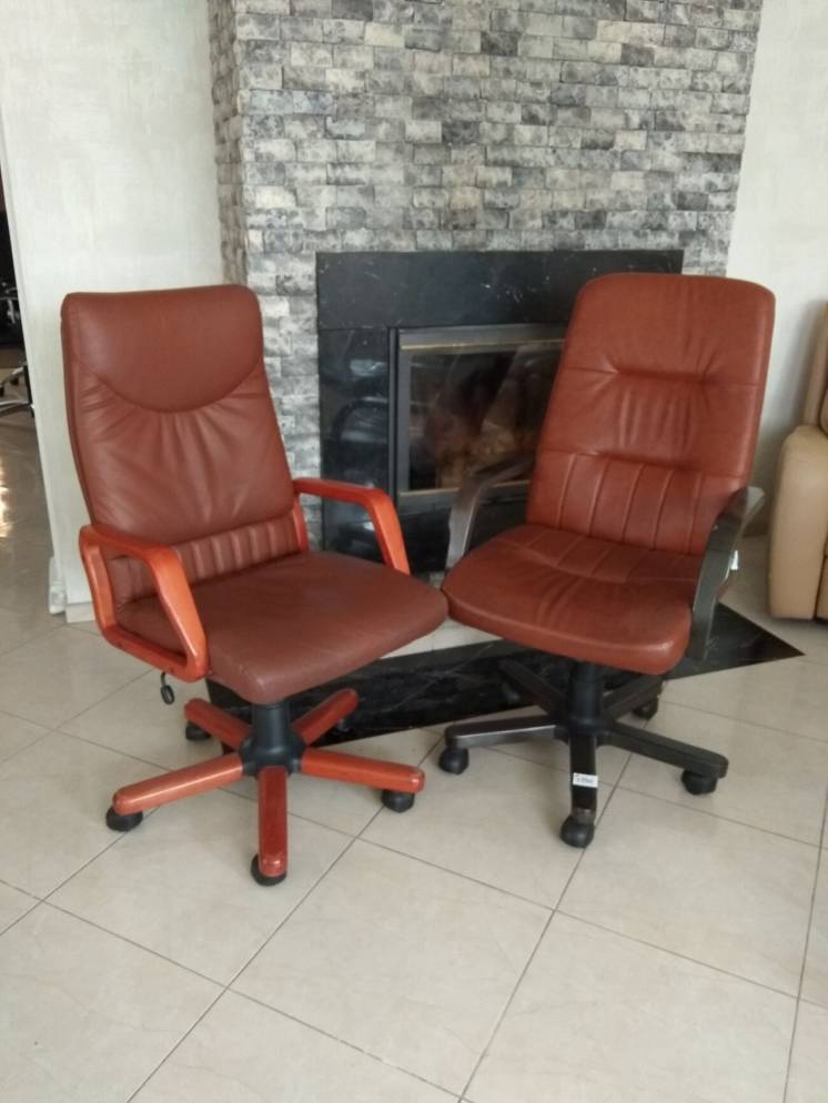 Кресло офисное кожаное комплект, офісні шкіряні крісла пара