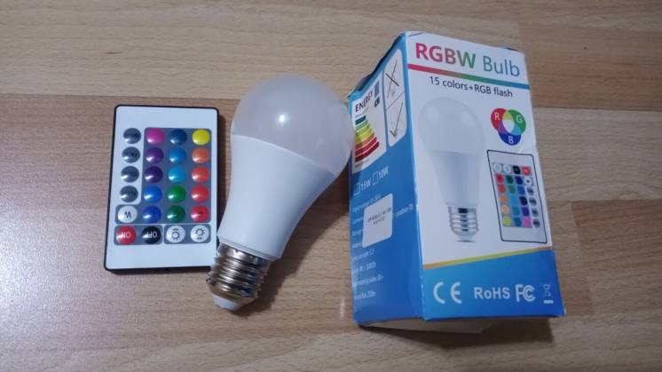 RGB LED лампа с пультом ДУ E27 10W 16 цветов