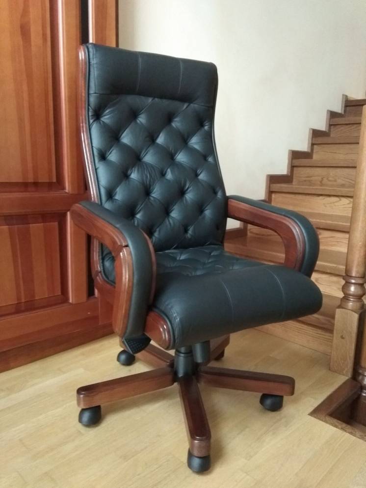 Нове шкіряне крісло для керівників, честерфілд, кожаное кресло управля