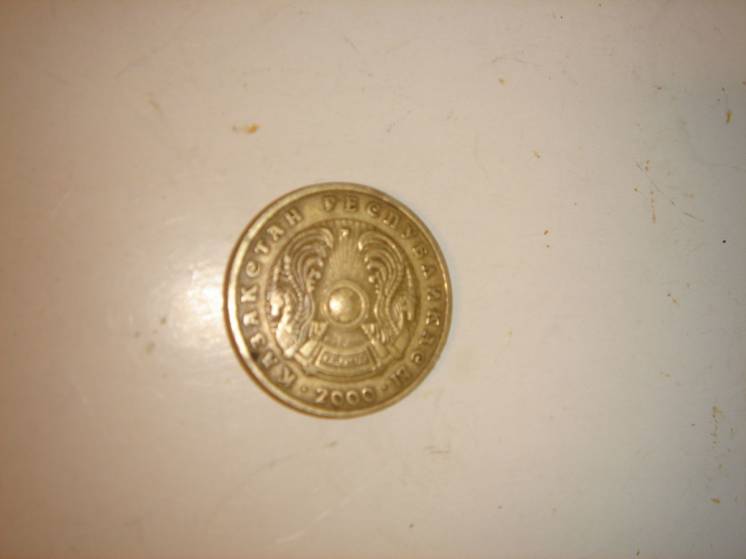 Продам монету 10 тенге 2000 года. Казахстан.