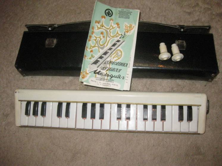Продам духовую гармонику Мелодия — 3 (пианика) в отличном состоянии