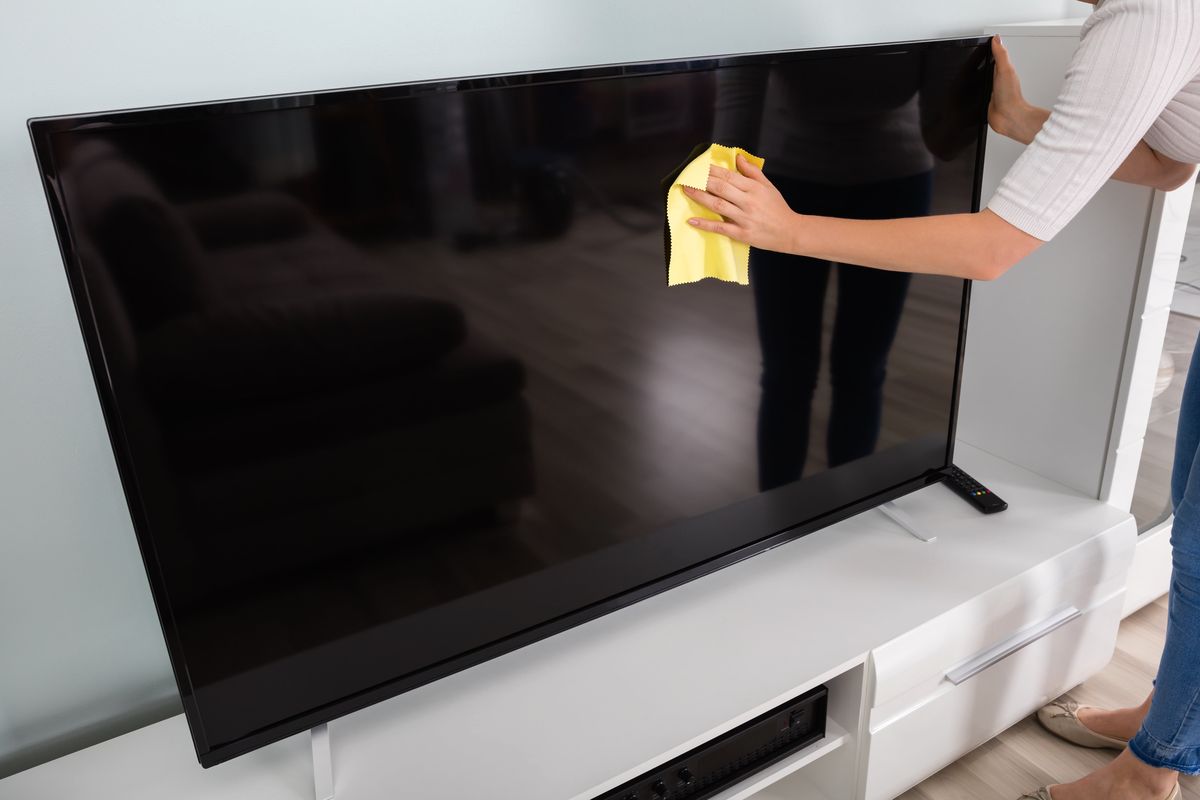 Чим можна чистити екран телевізора: Практичні поради та кращі методи