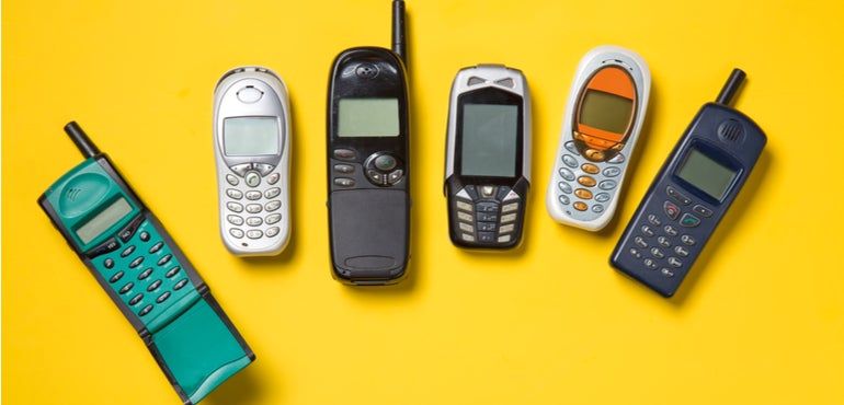 У якому році з’явилися перші мобільні телефони