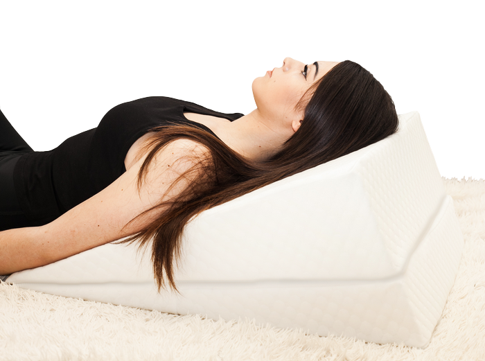 Избавляемся от рефлюкса: Как правильно спать на клиновидной подушке?