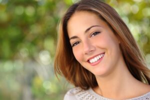 Современные тенденции в использовании виниров для улучшения улыбки