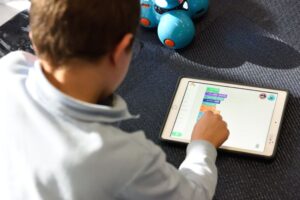 Інтерактивні іграшки: як вони допомагають розвивати соціальні навички