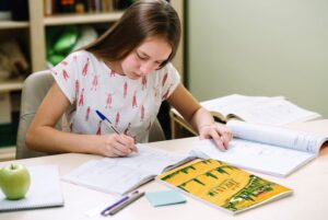 Як визначити спільнокореневі слова: пояснення з прикладами