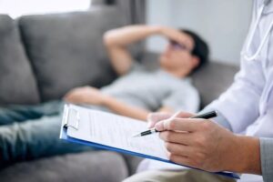 Скорая помощь для души: как проходит вывод из запоя на дому и почему это безопасно?