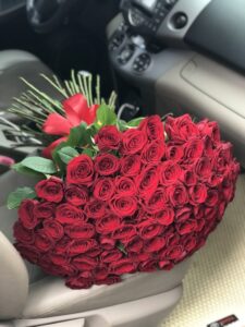 Пристрасть у кожній пелюстці: червоні троянди у букетах Flowers.ua