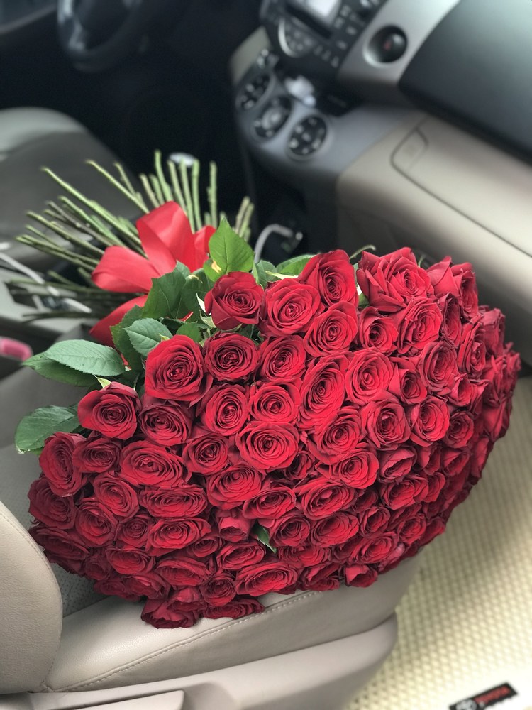 Пристрасть у кожній пелюстці: червоні троянди у букетах Flowers.ua