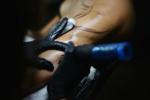 Беспроводной блок питания для тату-машинок: удобство и производительность