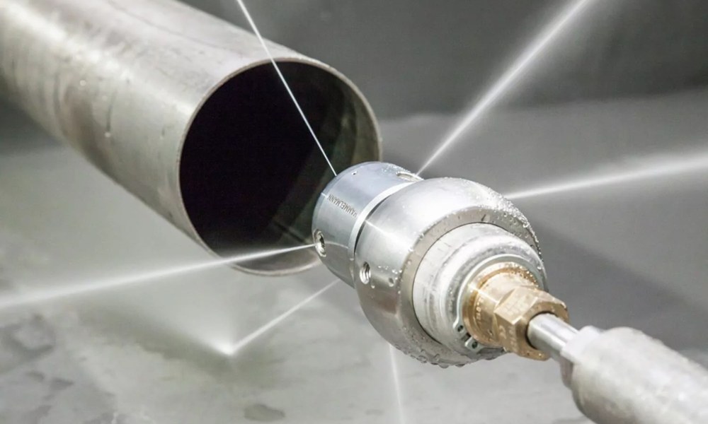 Как выполняется гидродинамическая прочистка канализации и от чего зависит ее цена