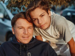 Почему подростковая наркомания чаще развивается в благополучных семьях?