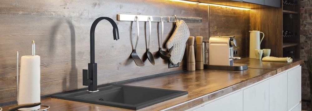 Смеситель на кухню черный